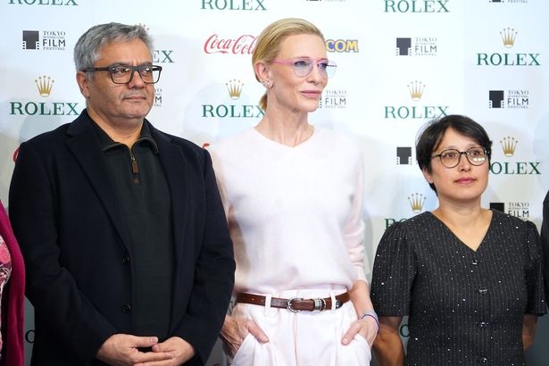『スーパー・アフガン・ジム』が上映されるシャフルバヌ・サダト監督(右)