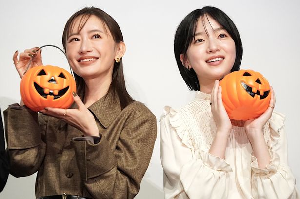『見上げてごらん』公開記念舞台挨拶の様子