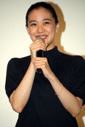 『妻よ薔薇のように 家族はつらいよIII』の試写会に登壇した蒼井優