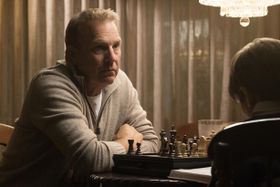 『モリーズ・ゲーム』で主人公モリーの父親を演じたケヴィン・コスナー