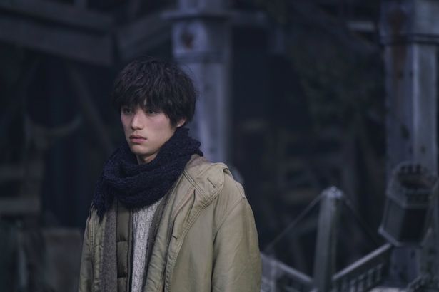 福士蒼汰が演じるのは事件の鍵を握る青年・甘粕謙人