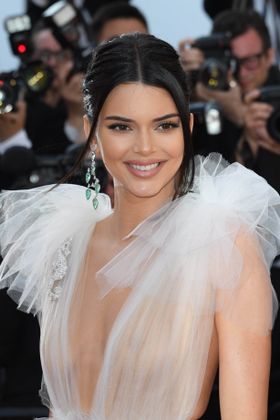 22歳で、早くも垂れ乳!?