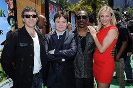 豪華声優陣が来場。左から、アントニオ・バンデラス、マイク・マイヤーズ、エディ・マーフィ、キャメロン・ディアス