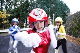 人気セクシーアイドル・みひろが、正義のヒロイン・Gレンジャーに変身