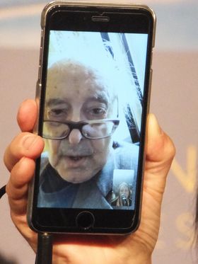 “スペシャル・パルムドール”を受賞したゴダールの会見はスマートフォン上のビデオ通話で！