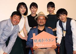 『焼肉ドラゴン』の一家が約1年ぶりの再会に感激！