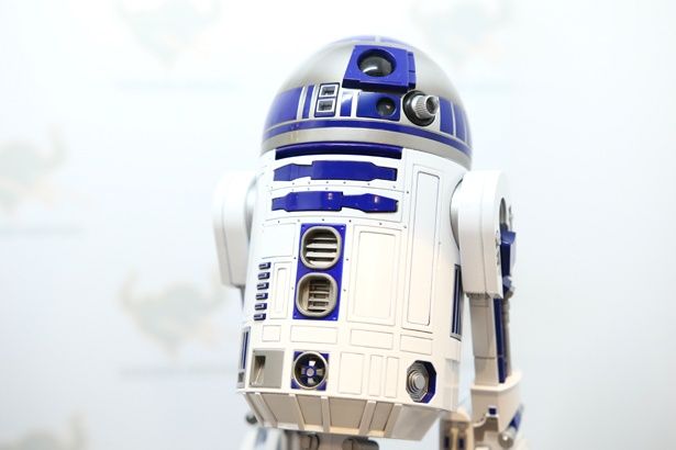 「超合金スター・ウォーズ」のR-2D2。一家に一台欲しくなるリアルさ