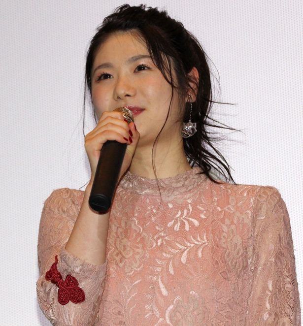 舞台挨拶に登壇した小野花梨