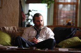 カンヌ国際映画祭でホアキンが男優賞を受賞した『ビューティフル・デイ』は6月1日(金)より公開