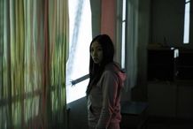 感性が鋭く、異変にいち早く気付いてしまう主人公・美奈子を演じる紗綾