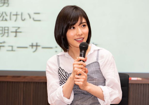 学生たちから大歓声を浴びて登場した松岡茉優