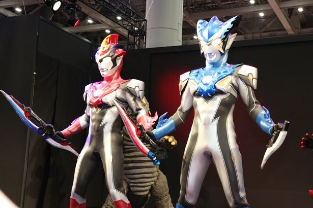 炎と水をモチーフとした新ウルトラマン