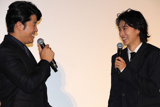 丁々発止のやり取りで会場を笑わせた