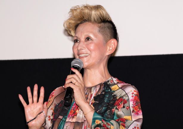 プロのダンサーたちとの共演に緊張したことを明かした夏木マリ