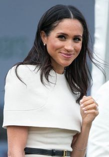 メーガン妃、エリザベス女王に同行しての初公務