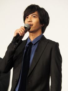 初日舞台挨拶に登壇した志尊淳