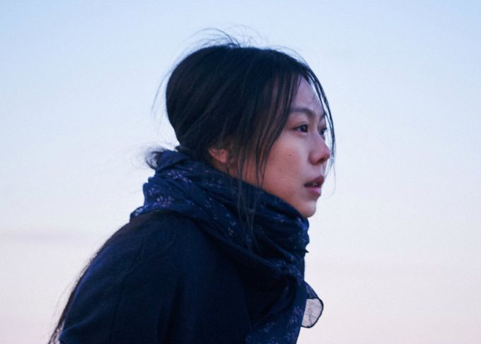 夜の浜辺でひとり [DVD] 監督 ホン・サンス 出演 キム・ミニ 韓国映画 夜の浜辺でひとり：映画作品情報・あらすじ・評価｜MOVIE WALKER PRESS