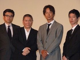 『アウトレイジ』の北野監督とキャストがスーツで登場