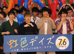 イケメン4人衆がそろって高校を訪問！男子からの野太い声援も飛び交った