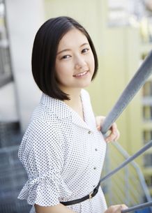 本格的な芸能活動のため、兵庫から上京してきたばかりという越後はる香