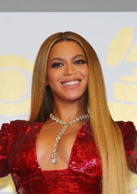 ビヨンセがステージであられもない姿に？