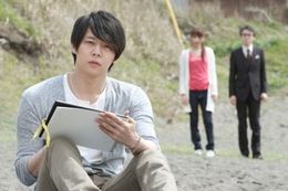 ユンスを演じるユチョン。物憂げな表情を浮かべる姿もいい