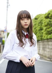 ミスiD”保紫萌香、“装苑モデル”モトーラ世理奈の透明感＆アンニュイな