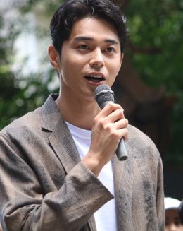 『菊とギロチン』のヒット祈願法要を行った東出昌大