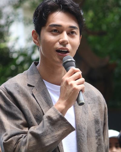 『菊とギロチン』のヒット祈願法要を行った東出昌大