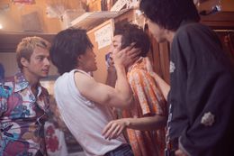 尾崎豊(池松壮亮)、ブラピ(満島真之介)、坂本龍馬(大倉孝二)を名乗る男たち。本名を捨てて10年間も愛する”姫”をストーカー！