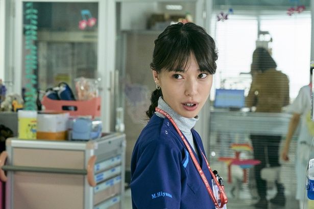 サバサバしている性格だが、実は情に熱い一面を持つ産科医の緋山美帆子(戸田恵梨香)