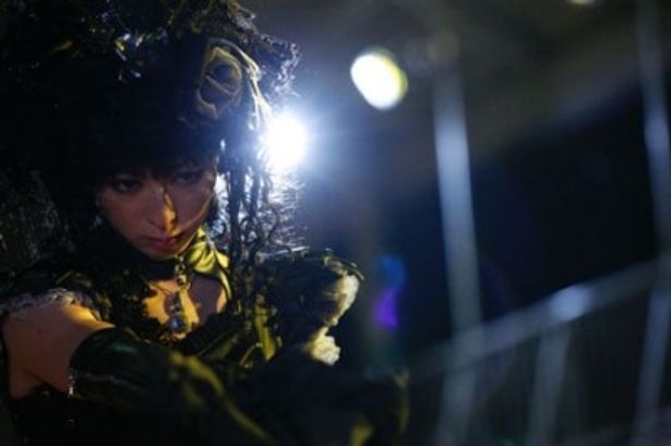 【写真】強烈なニューヒロインを“オシリーナ”こと秋山莉奈が熱演