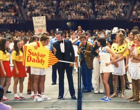 当時のテニス道具や時代背景を踏まえて、テニス雑誌「スマッシュ」の編集長がテニス映画を解説