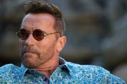 神出鬼没の世界最強の殺し屋ガンサーを演じているシュワちゃん。見た目はいかついが…