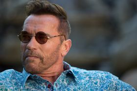 神出鬼没の世界最強の殺し屋ガンサーを演じているシュワちゃん。見た目はいかついが…