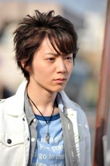 ライターの戸崎を演じる栩原楽人