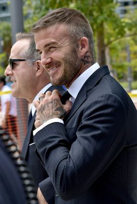 ベッカムも色っぽい攻撃にウハウハ？