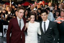 LAプレミアに出席したロバート・パティンソン、クリステン・スチュワート、テイラー・ロートナー