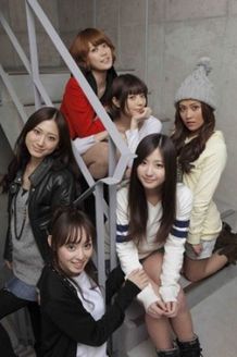 若手注目株の女優が出演