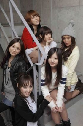 若手注目株の女優が出演