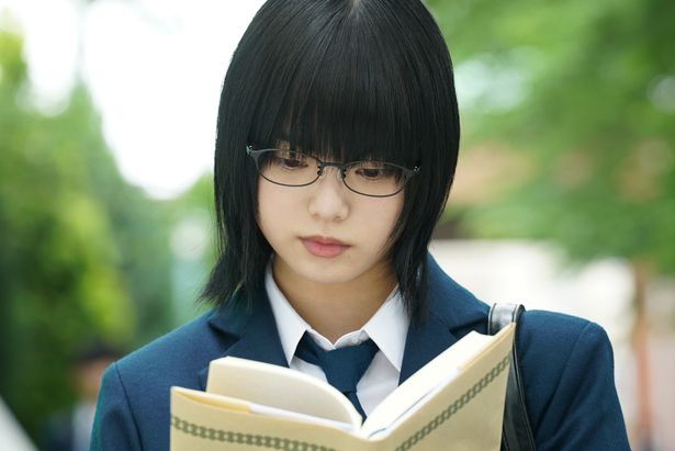 【写真を見る】てちが文学界に革命をもたらす天才少女に！