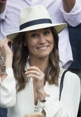 キャサリン妃の妹ピッパ、新しい髪型で公の場に