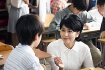 しょったんが将棋を志すきっかけとなった恩師役の松たか子
