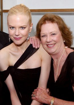 以前のニコールと母親のジャネル