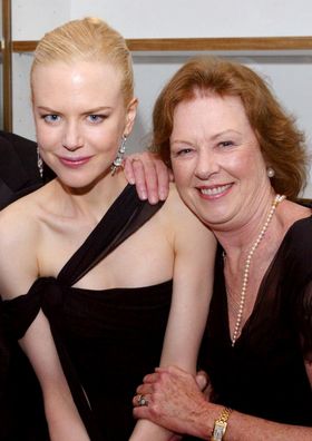 以前のニコールと母親のジャネル