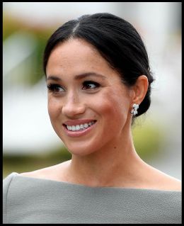 そのファッションに大金が使用されていると噂のメーガン妃