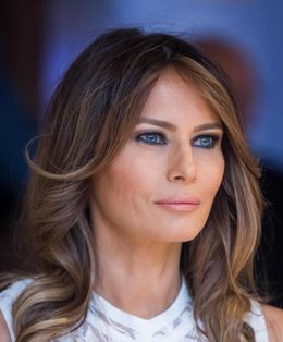 小児病院を訪れたメラニア米大統領夫人