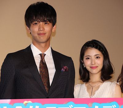 竹内涼真と浜辺美波がラブコメディで共演！