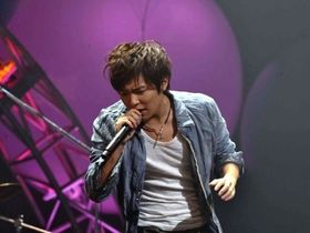 熱唱する巧こと小出恵介