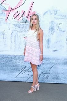 キュートなアメリアをパパラッチが激写！